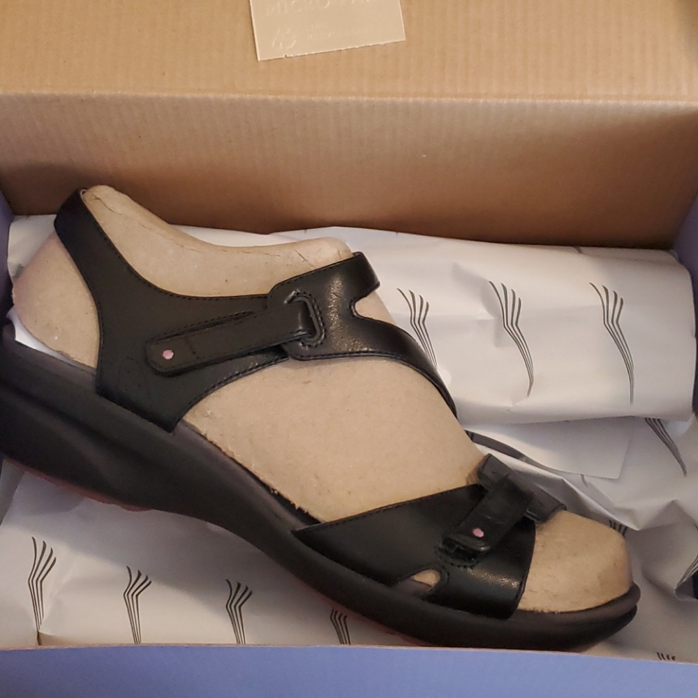 Dansko NWT Irene Blacl leather sandals